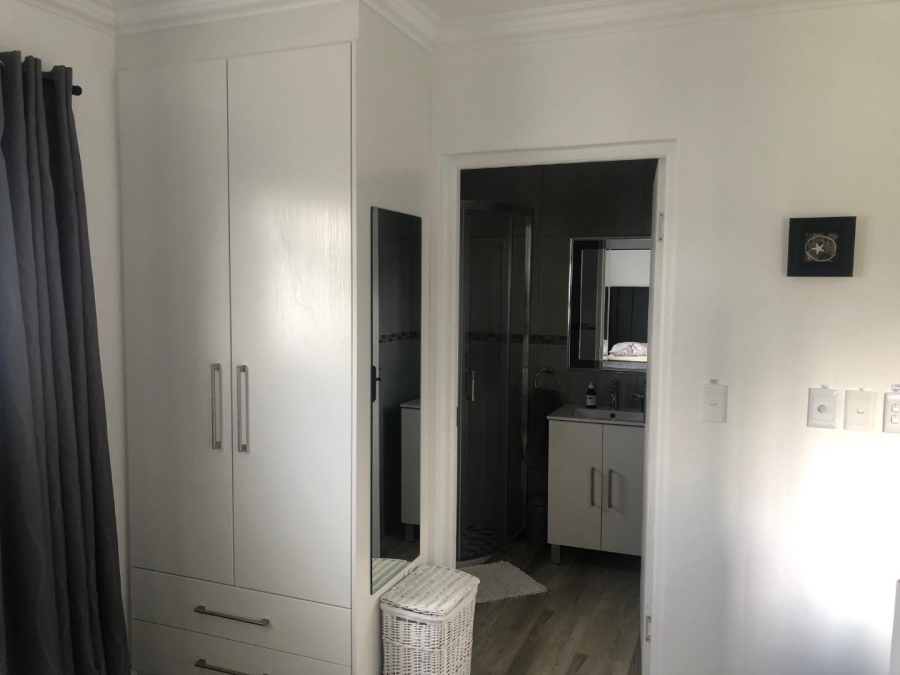 To Let 1 Bedroom Property for Rent in Northcliff Western Cape